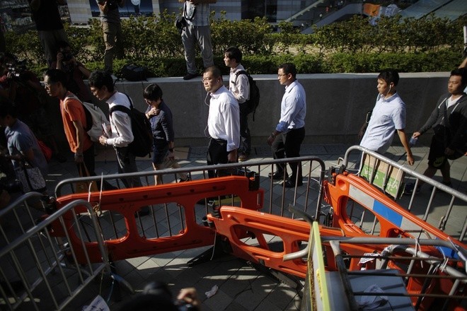 Hong Kong protesters retreat from Mongkok - ảnh 1